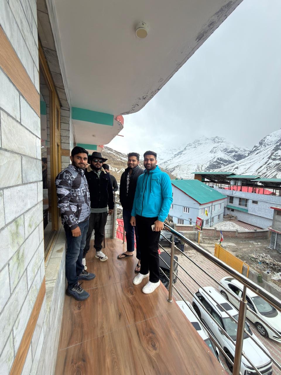 Premium suite with lounge corner at Hotel Lake Side Inn, Sissu